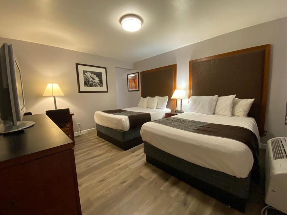 Colonial Motel 20/42
