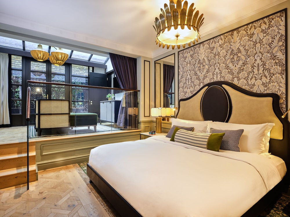 The Mayfair Townhouse – an Iconic Luxury Hotel 23/66
