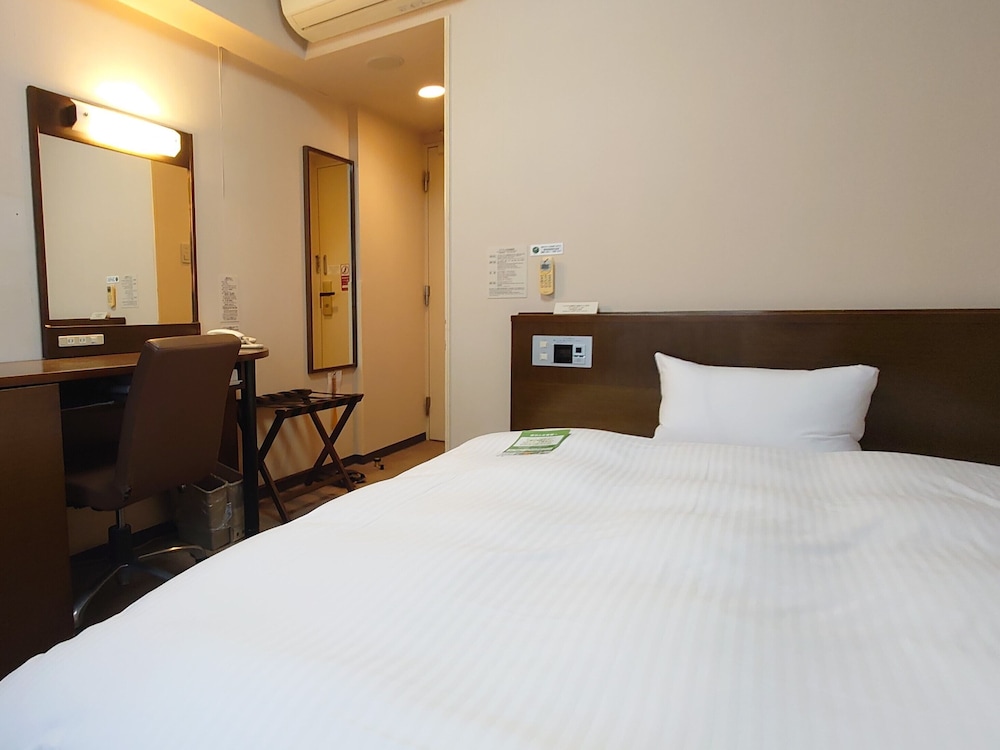 ROOM, SINGLE, SMOKING, ACCESSIBLE