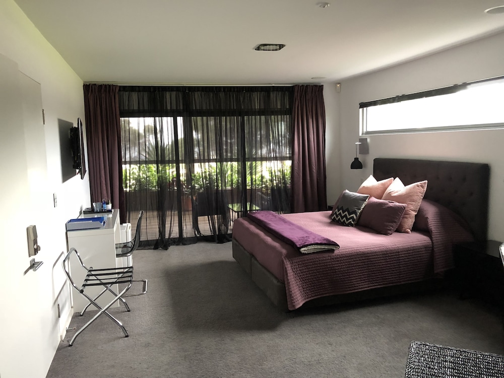 STARHAVEN RETREAT 27/56