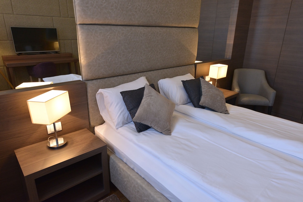 Boutique Rooms 17/50