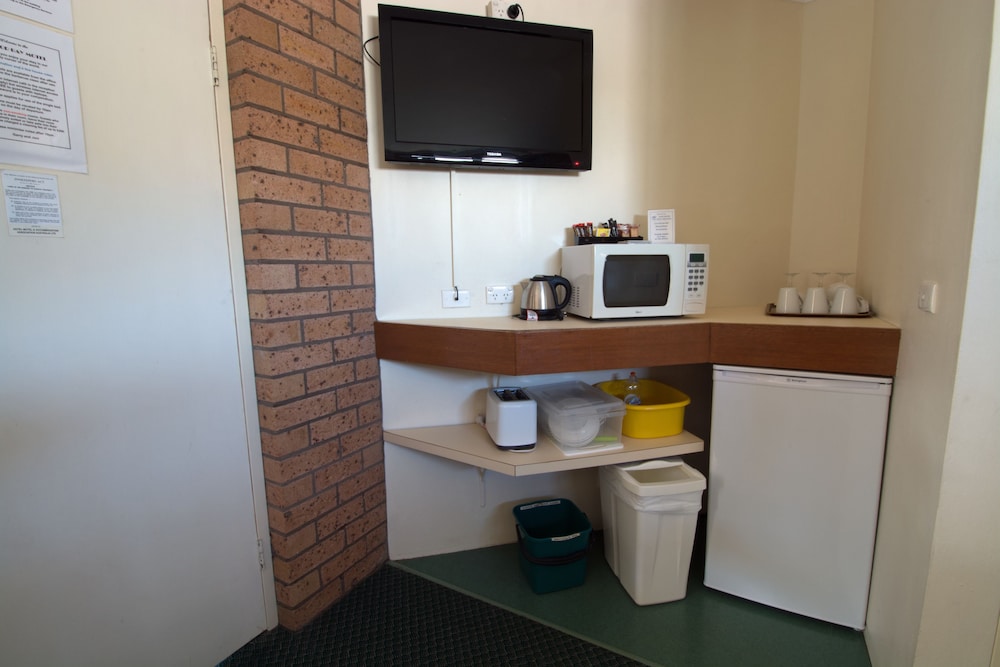 Anchor Bay Motel 26/50