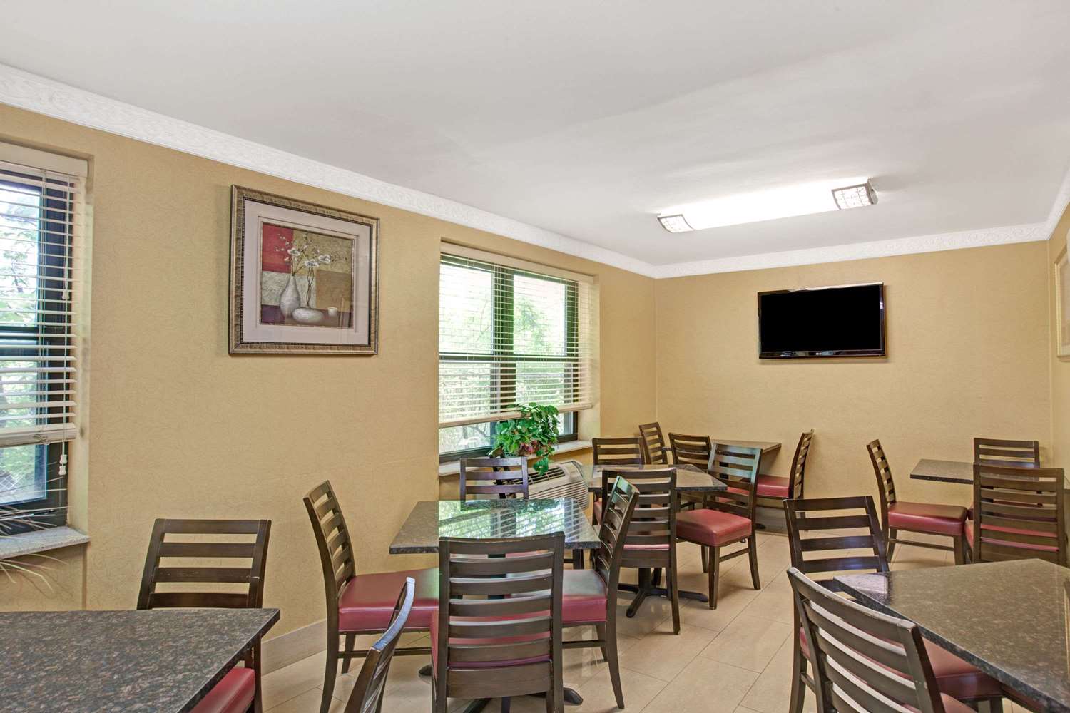 Days Inn by Wyndham Brooklyn 27/40