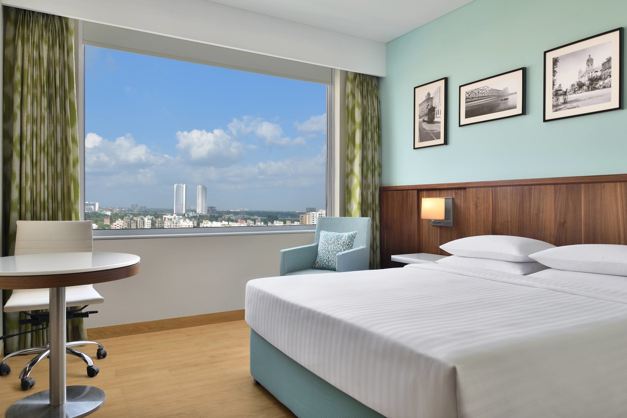 ROOM, QUEEN BED