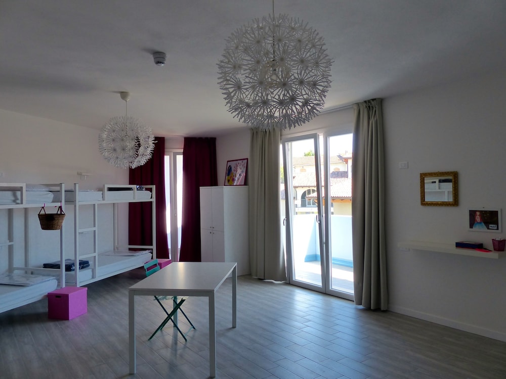 Meet Gardalake Hostel 10/50
