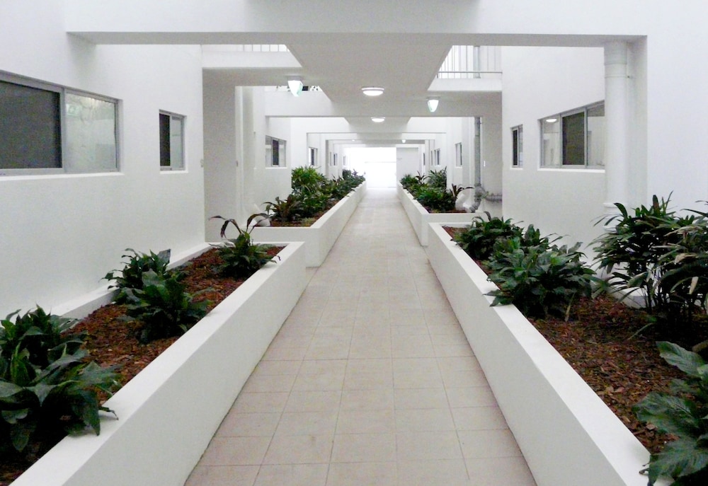 Direct Hotels Monterey Moranbah 25/28