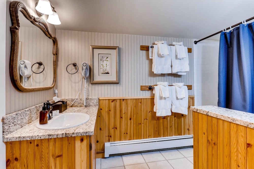 Ski Tip Lodge 34/63