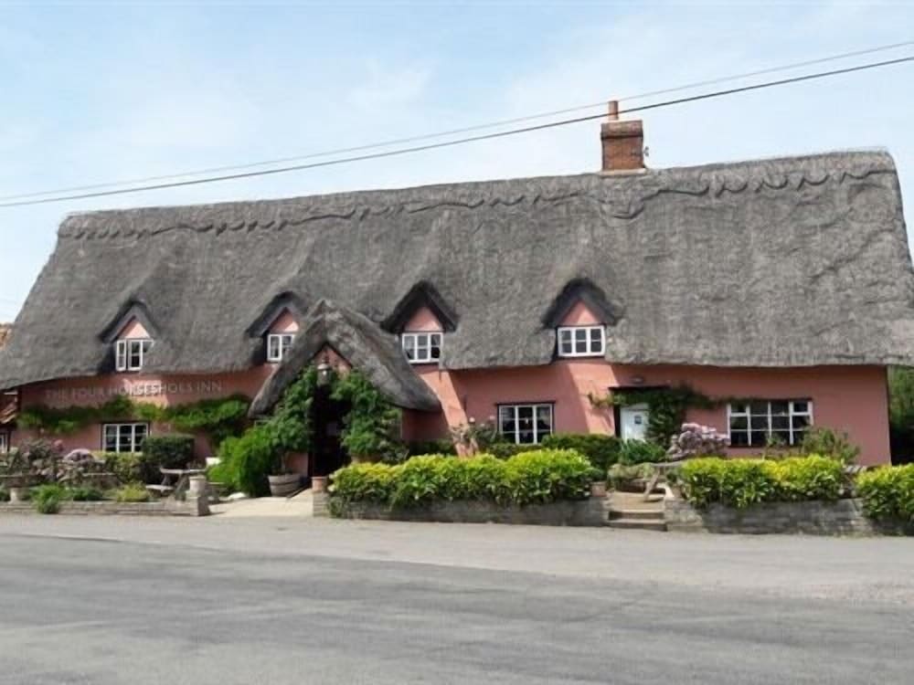 The Four Horseshoes 1/33