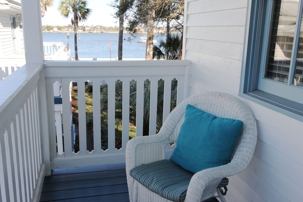 Bayfront Westcott House Bed and Breakfast 31/50