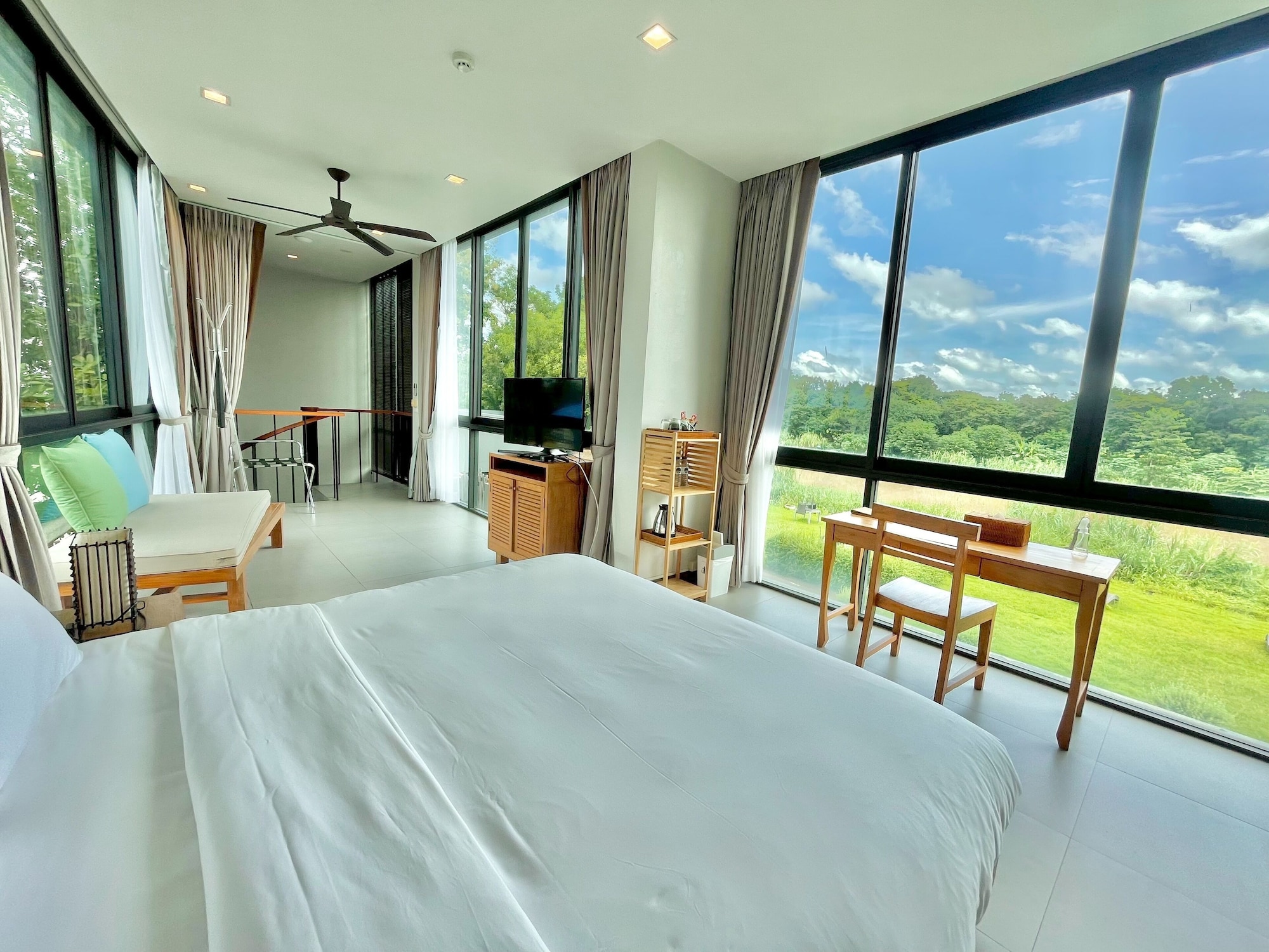 LOFT, SUITE