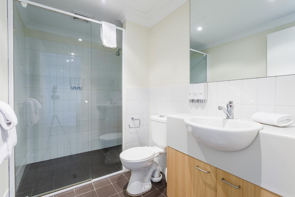 Perth Ascot Central Apartment Hotel 66/68