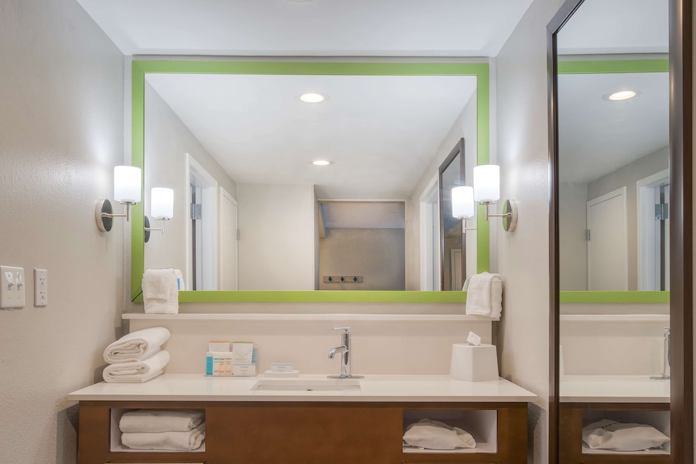 Hampton Inn And Suites Wilmington-Wrightsville Beach 23/74