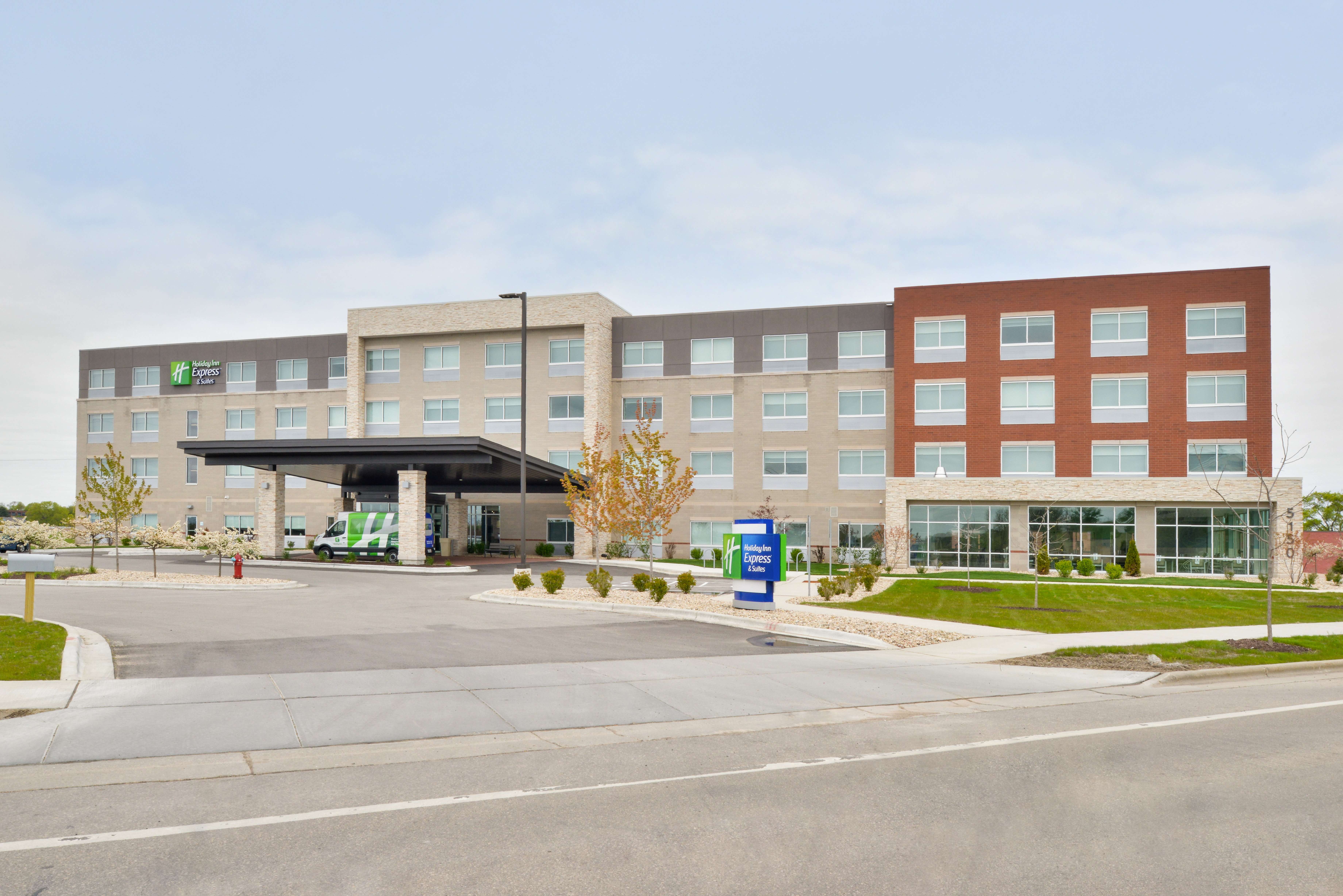 Holiday Inn Express And Suites Madison 61/65