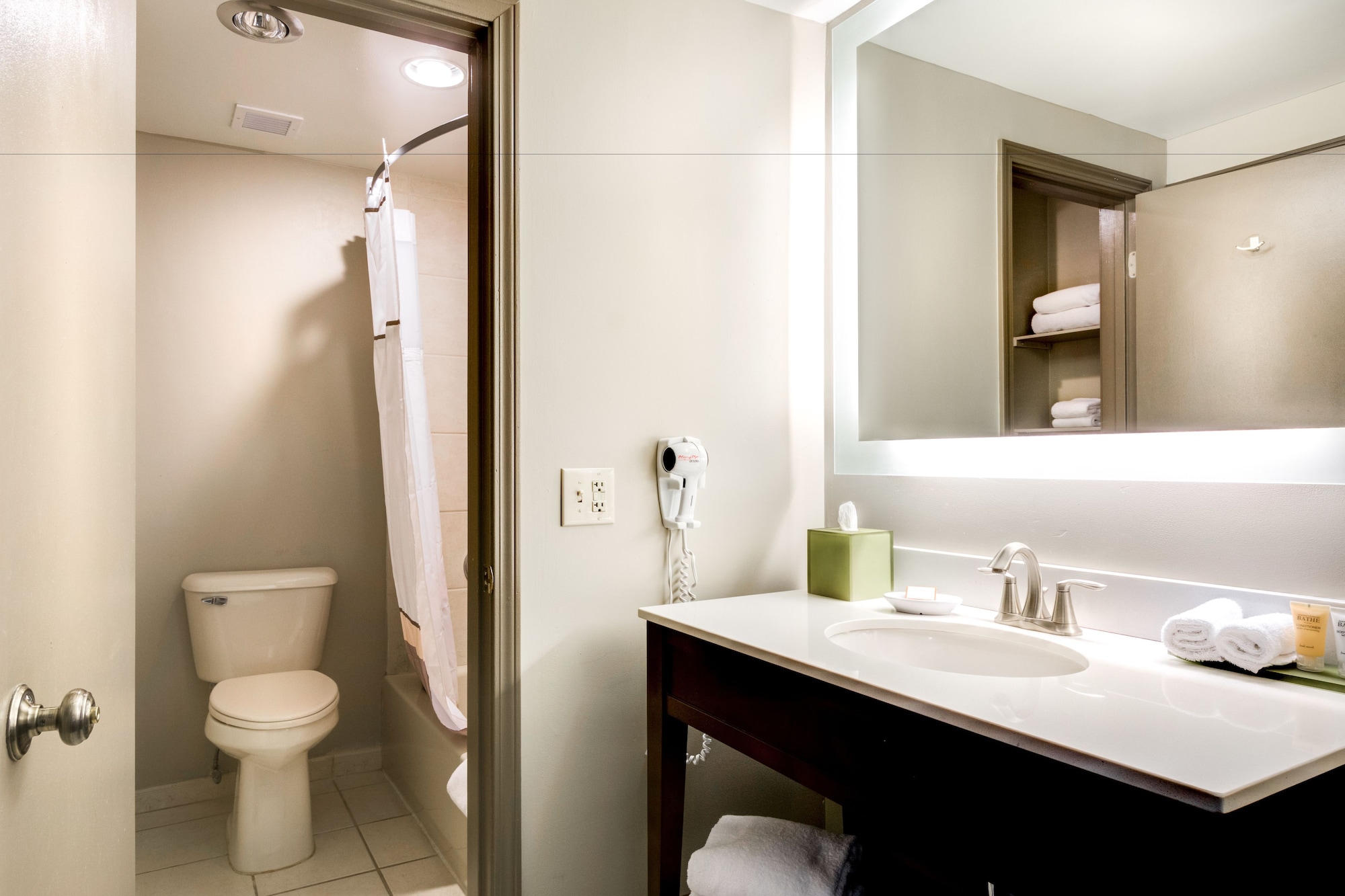 غرفة ديلوكس بسرير كينج، Lodge of Four Seasons Golf Resort Marina Spa 3/3