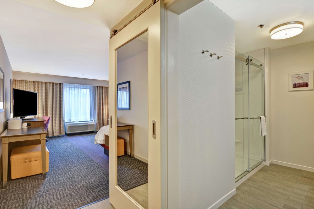 Hampton Inn & Suites Ashland 26/47