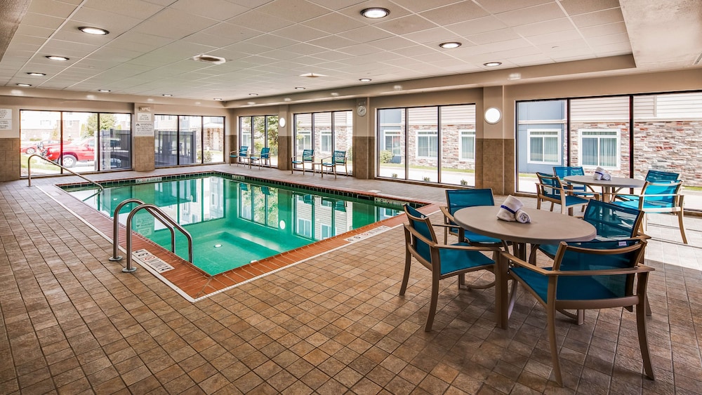 Best Western Plus Champaign/Urbana Inn 28/33