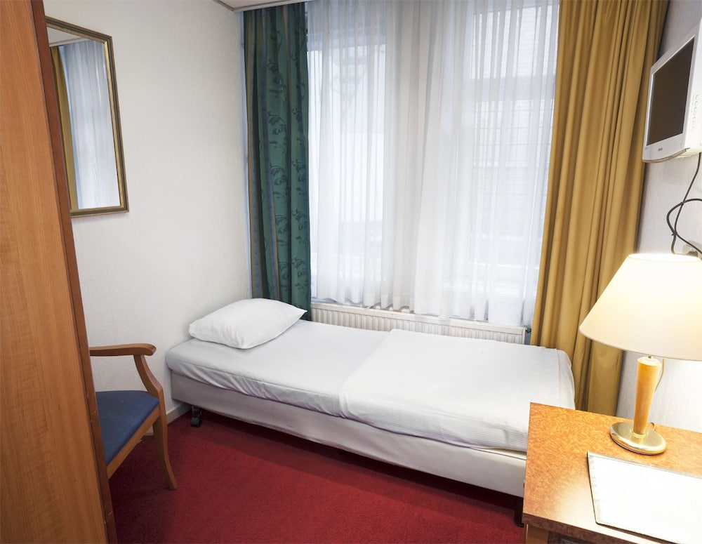 Delta Hotel City Center 6/24