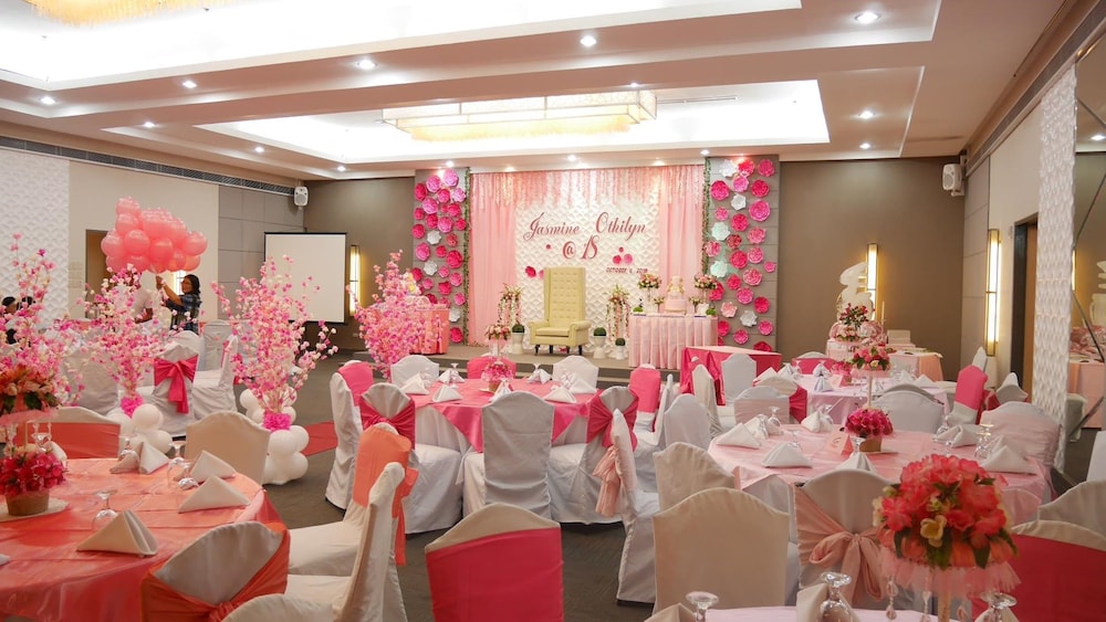 Circle Inn Hotel and Suites 47/63