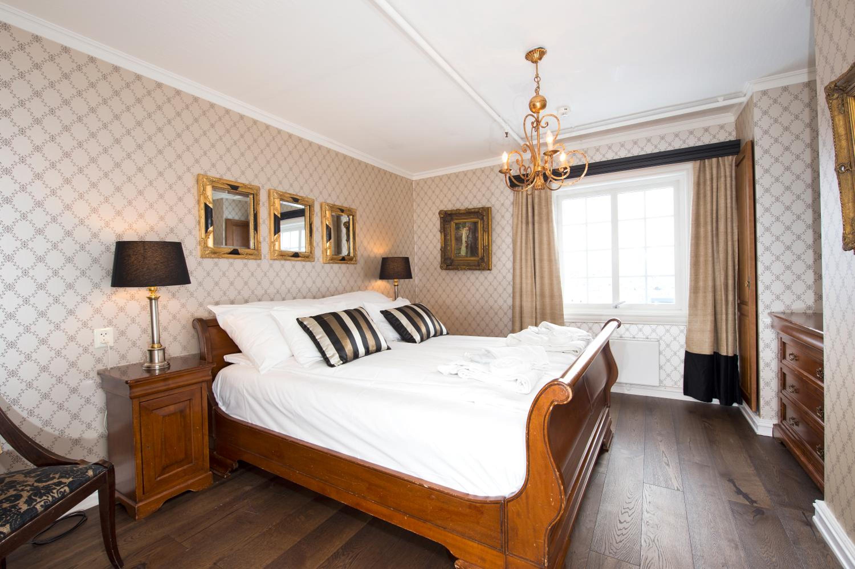 Suite, City View