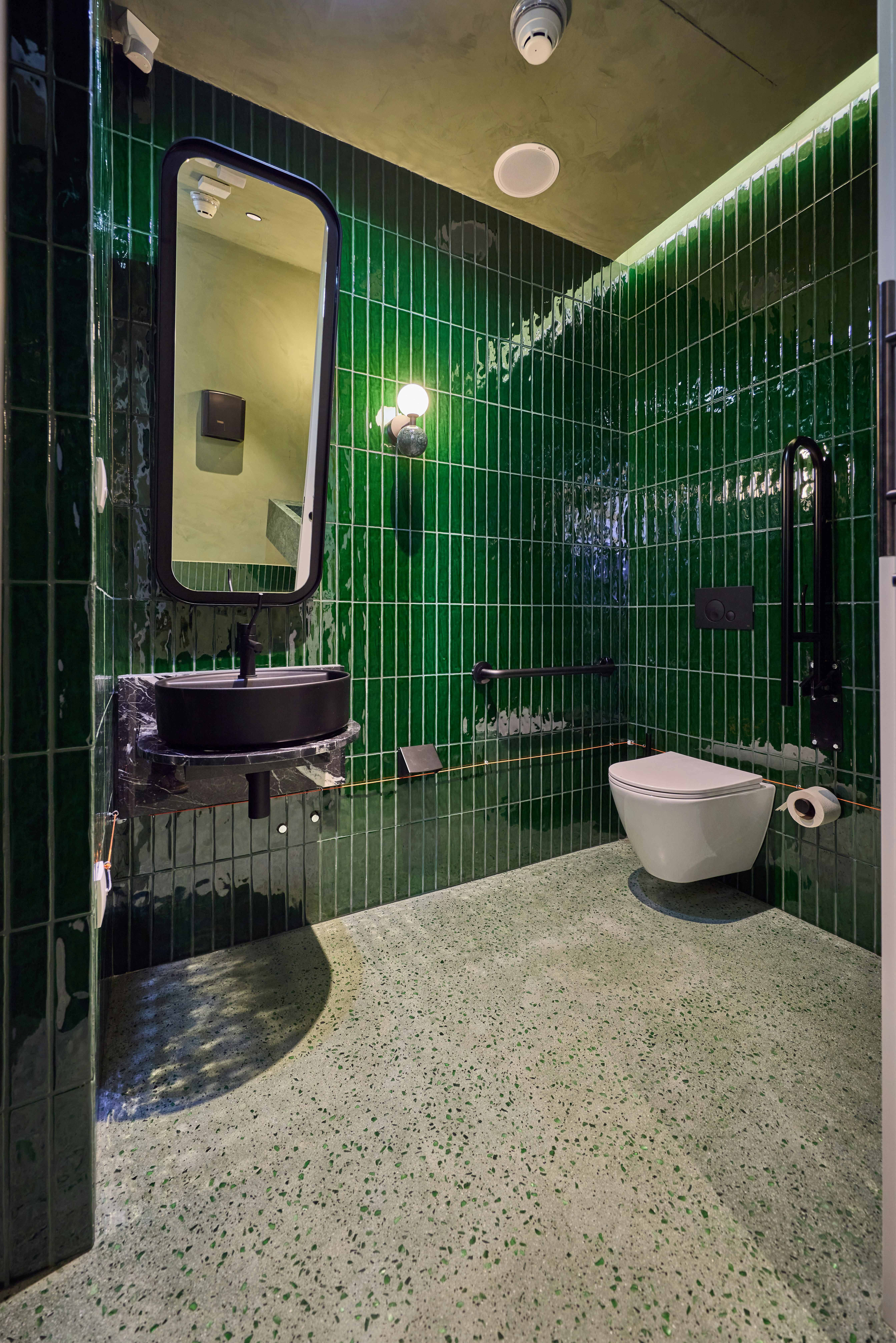 Duo Hotel Lisbon, Curio Collection by Hilton 31/32