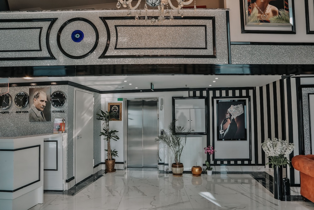 Grand Lark Otel 12/50