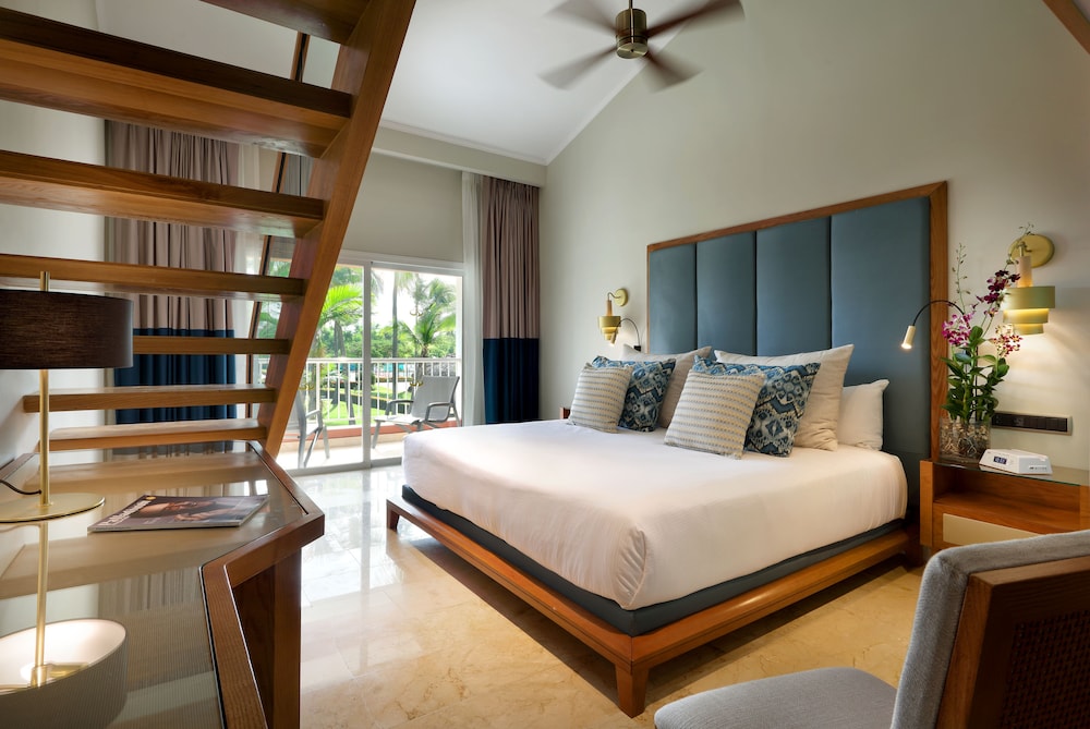 Loft, Suite, 2 Queen Beds, Garden View, Sofa