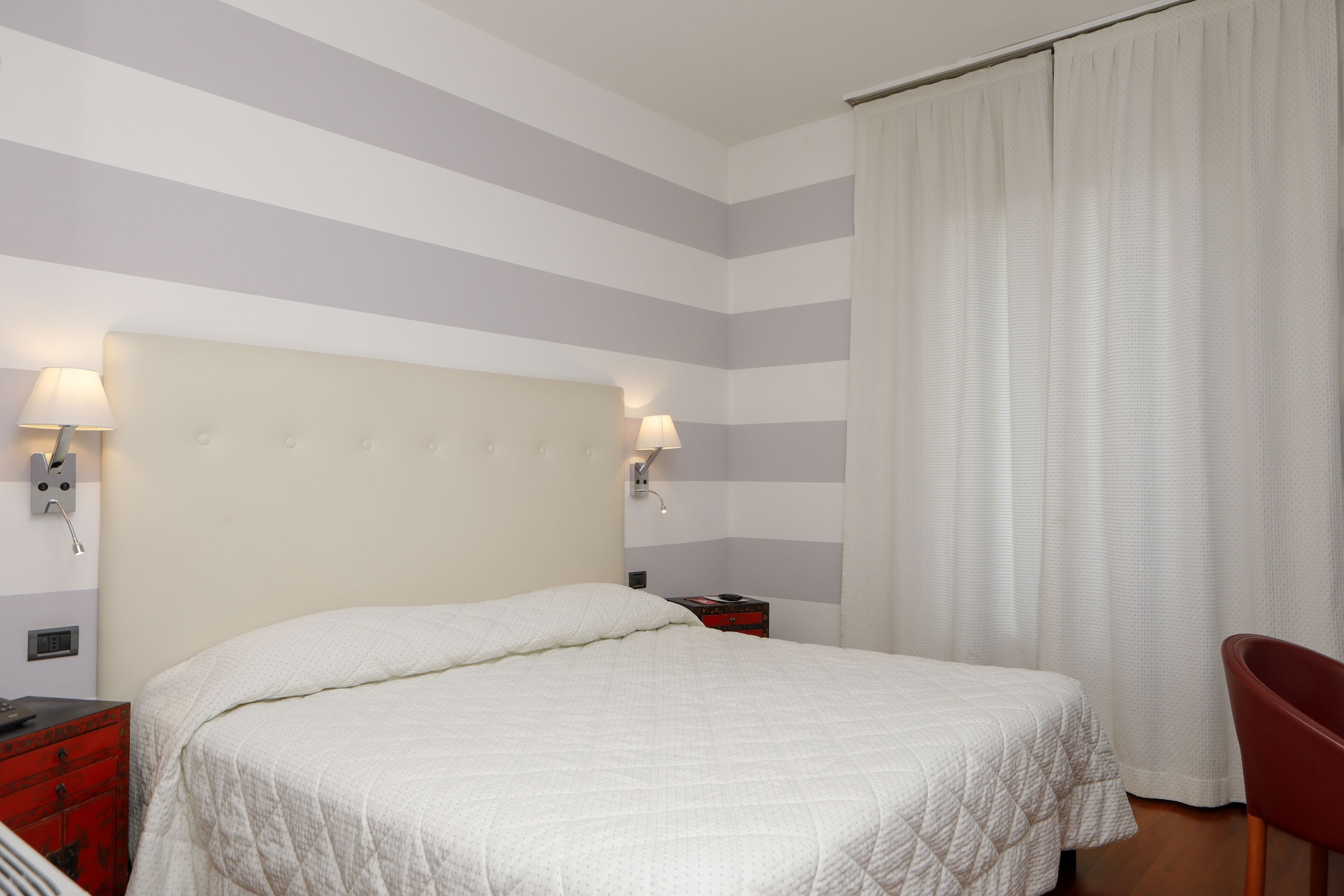 ROOM, DOUBLE BED