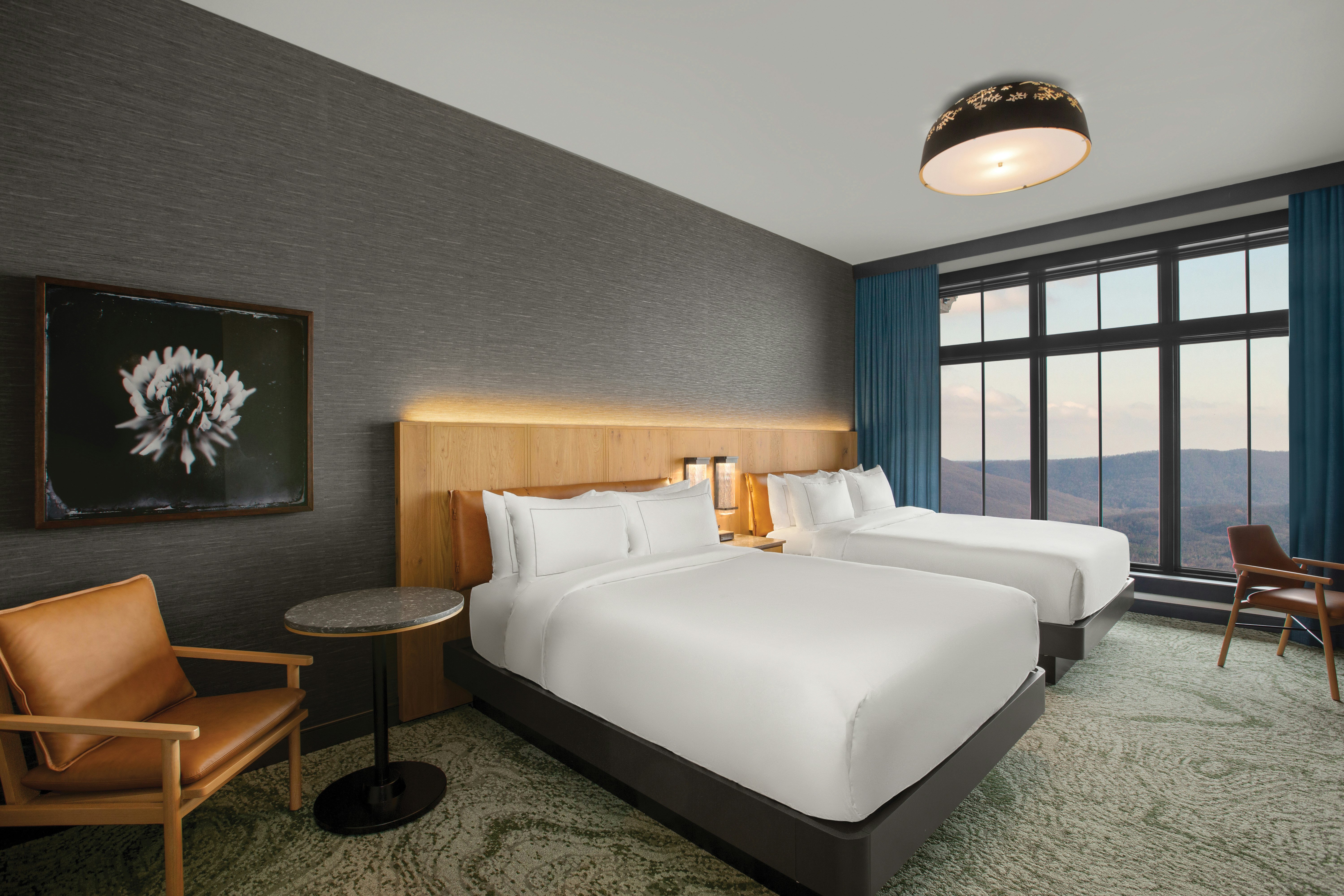 SUPERIOR, 2 QUEEN BEDS, MOUNTAIN VIEW
