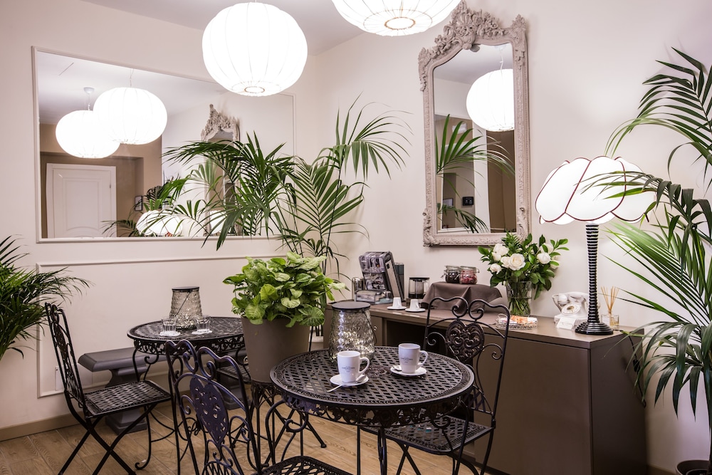 Chic Town Luxury Rooms 58/69