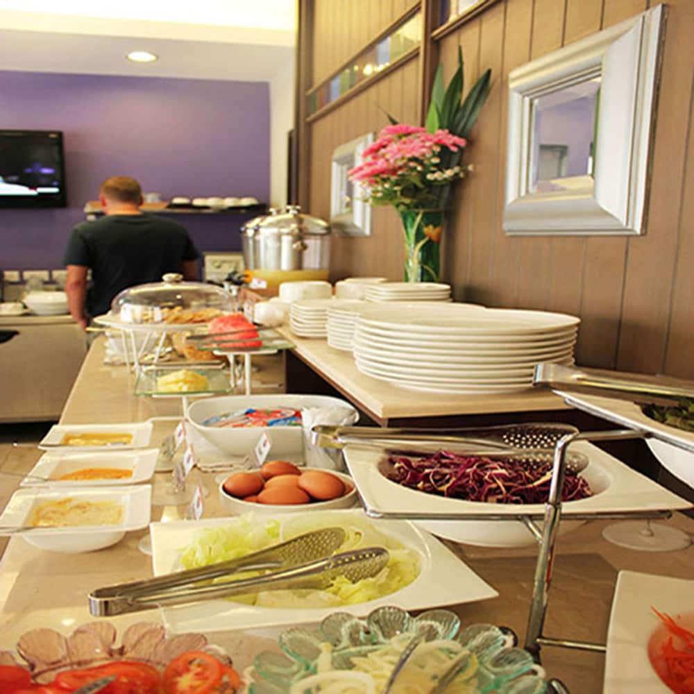 Sawasdee Hotel At Sukhumvit Soi 8 35/48