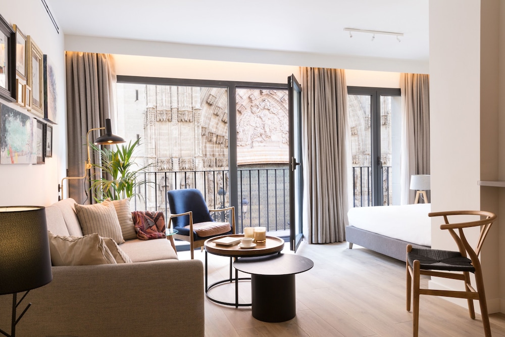 PUERTA CATEDRAL SUITES 35/50