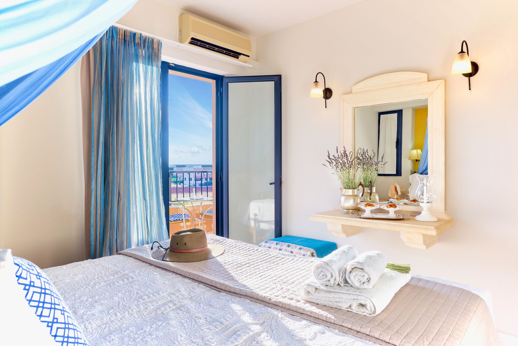 Junior Suite, 1 King and 1 Single Beds