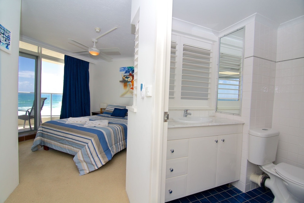 FORESHORE BEACHFRONT APARTMENTS 15/66