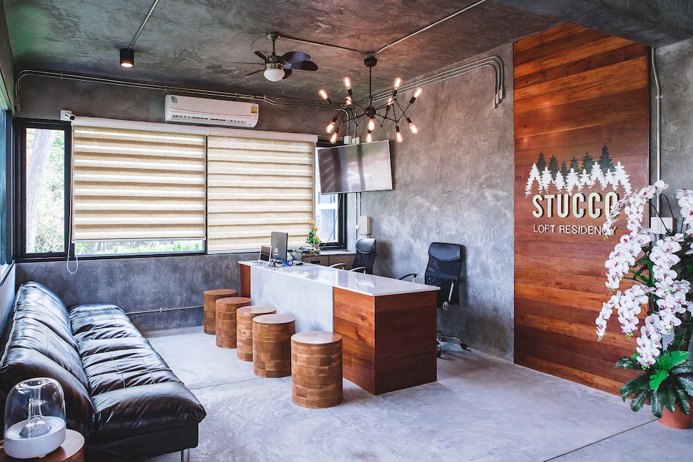 Stucco Loft Residency 23/72