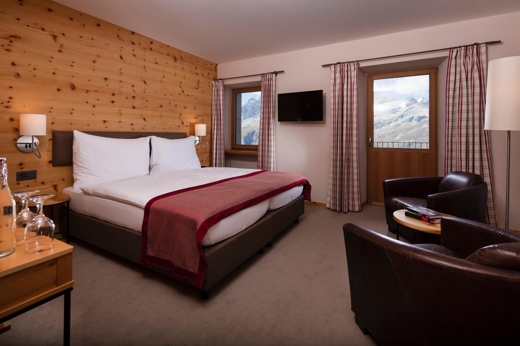 Family, 2 Queen Beds, Mountain Side