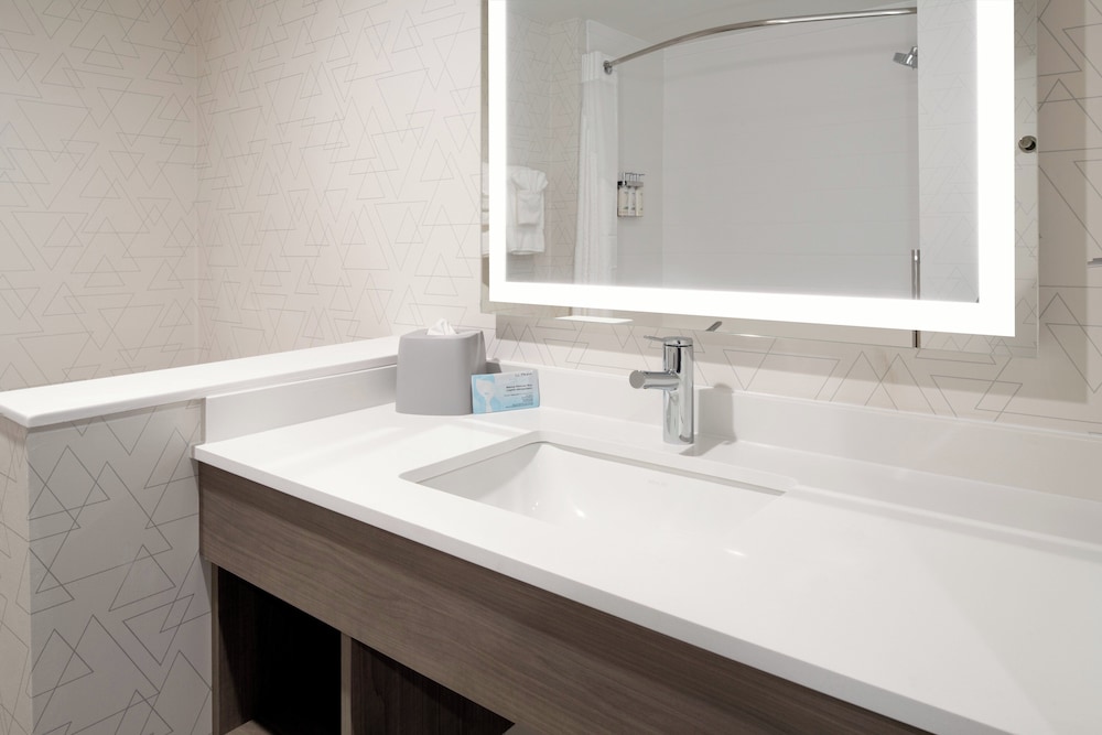 Holiday Inn Express & Suites Lathrop 60/61