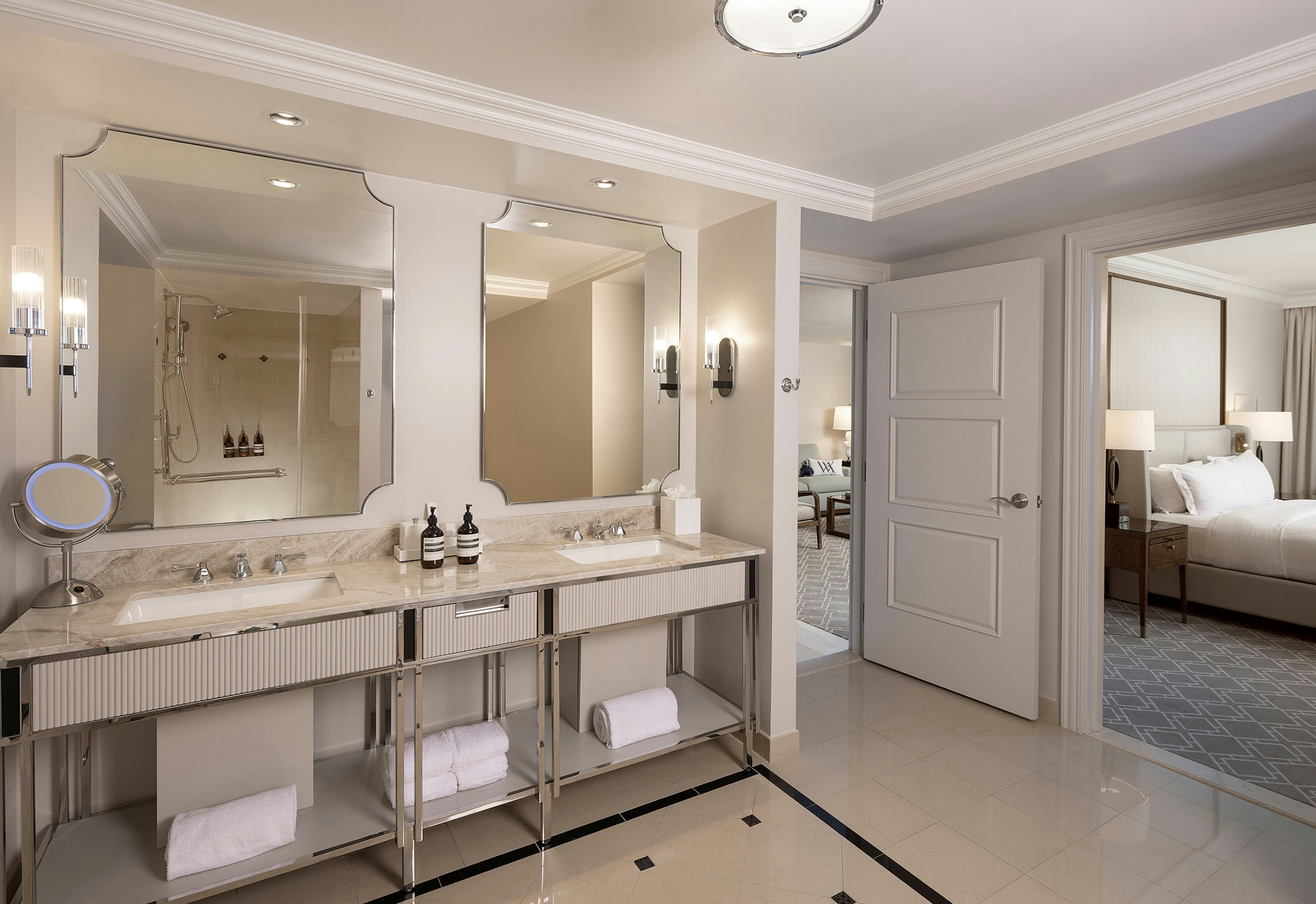 LUXURY, SUITE, KING BED, ACCESSIBLE