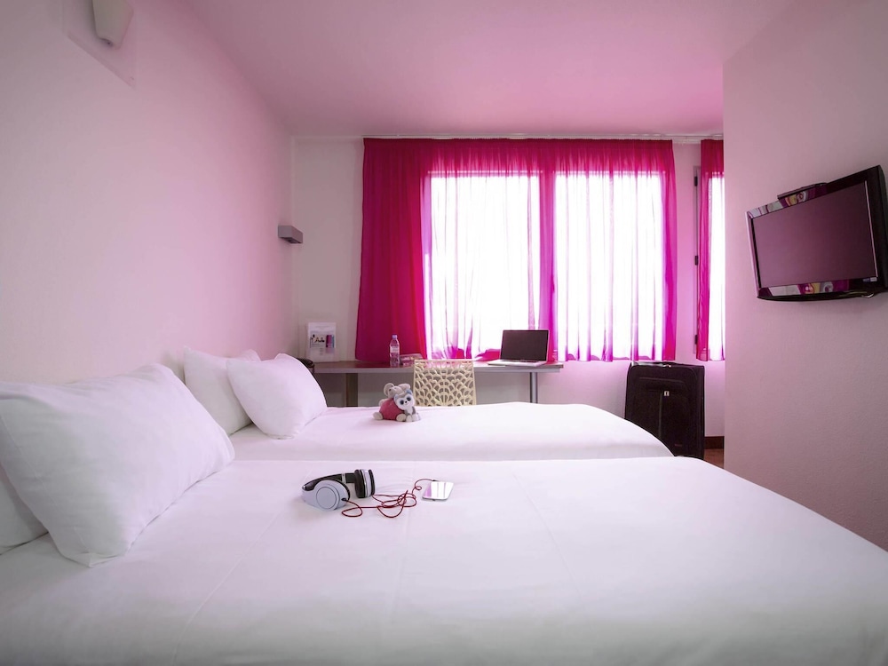 Suite, Double and Twin Beds