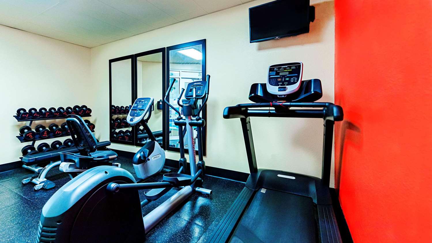 Country Inn & Suites by Radisson, Appleton Airport - Fox River Mall Area 7/20