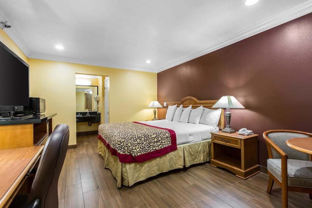 Rodeway Inn Cypress - Buena Park 14/32