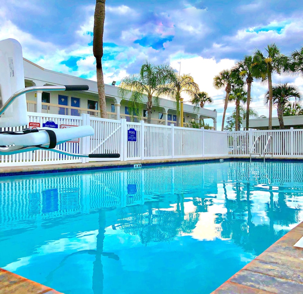 Motel6 Starke, FL 32/49