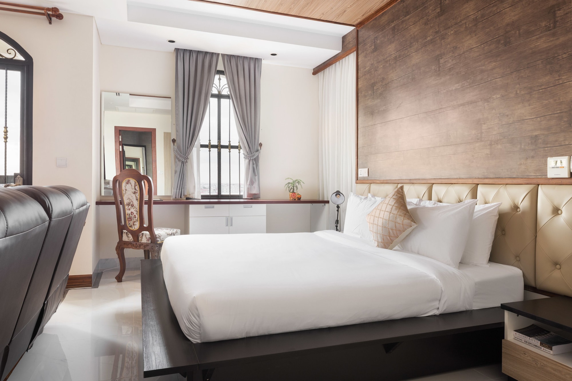 DELUXE, SUITE, CITY VIEW