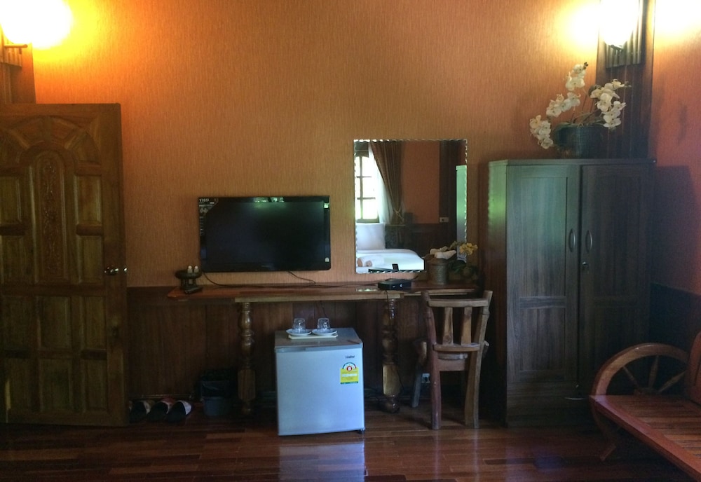 Himawari Restaurant & Cottage 18/34