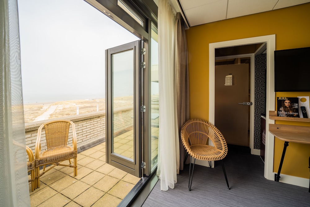 غرفة عائلية رباعية بأربعة أسرّة بإطلالة على البحر بشرفة، Two Brothers Noordwijk Beach 9/9