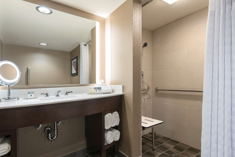 DoubleTree by Hilton Hotel Schenectady 20/51