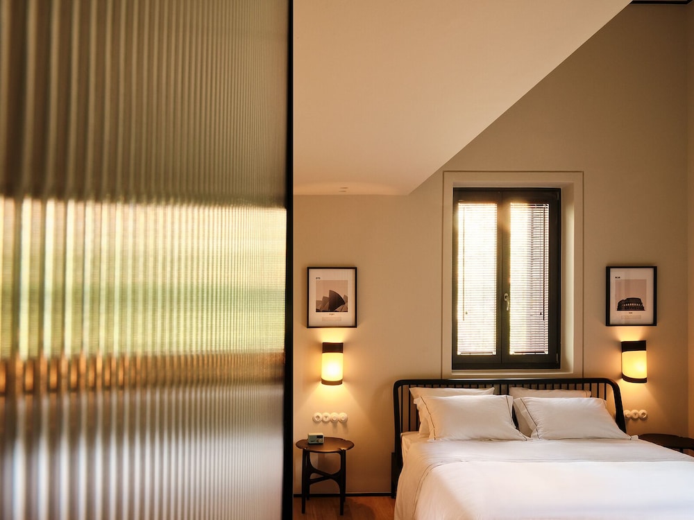 The Twenty One Hotel 19/63