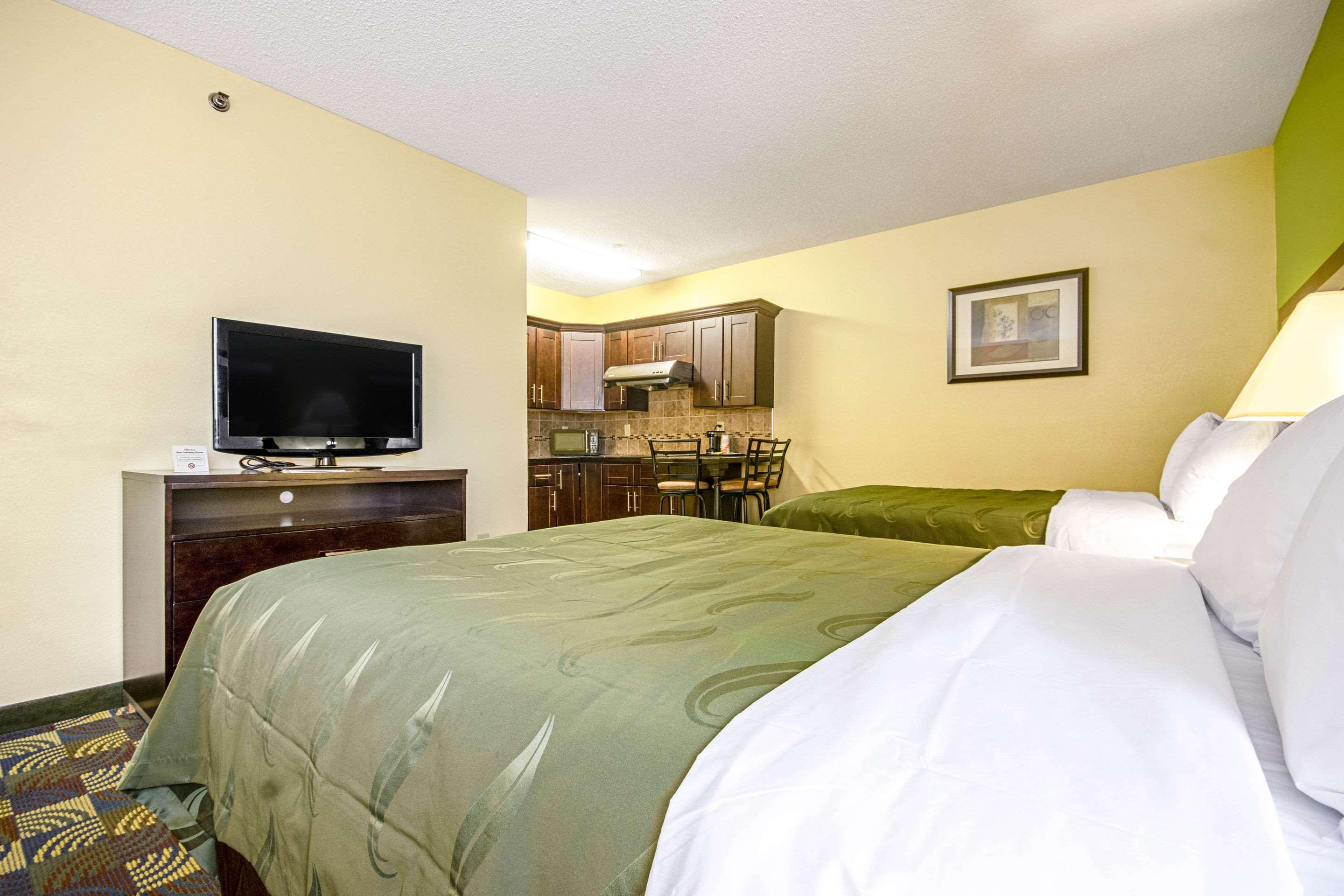 Efficiency, 2 Double Beds