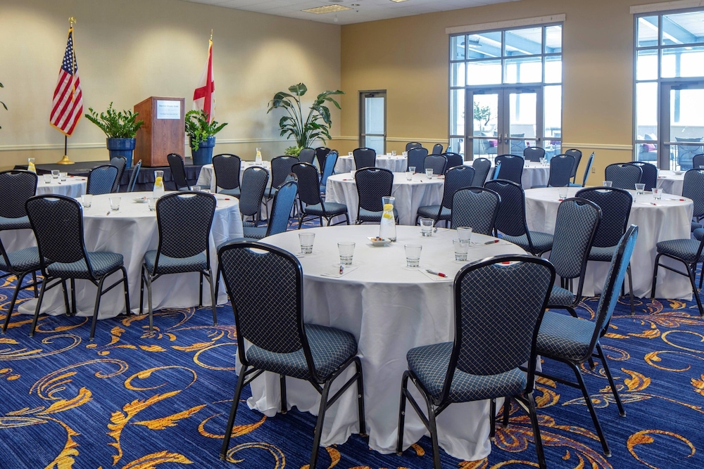 Renaissance Shoals Resort & Spa 23/33
