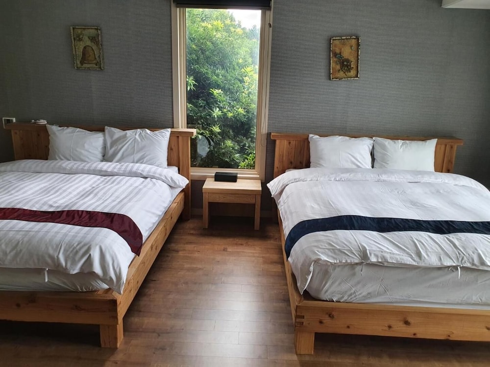 Cheonjiyeon Crystal Hotel 17/80