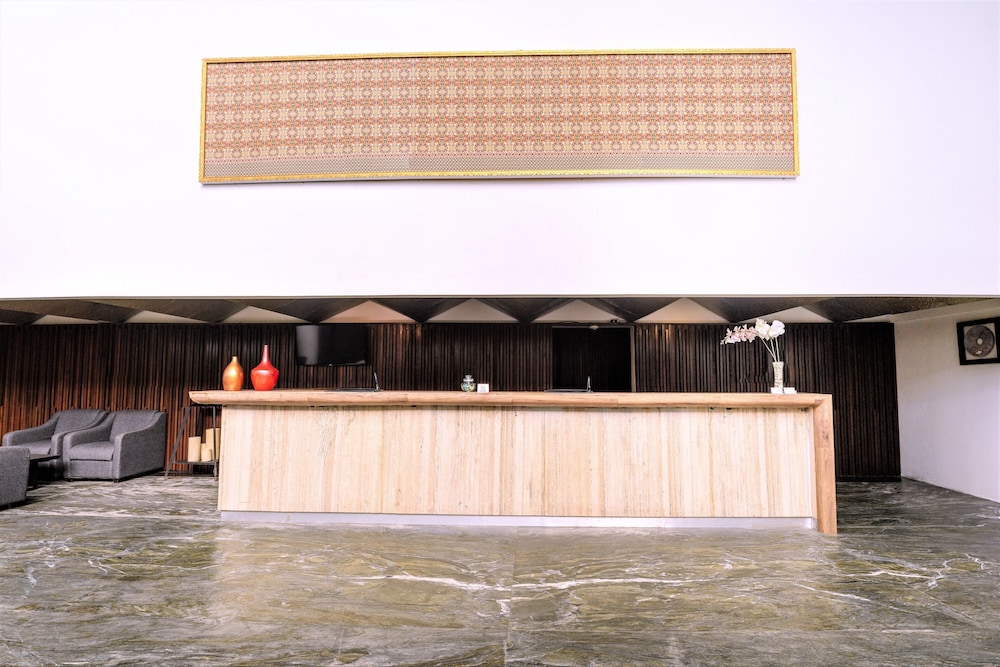 Estrella Hotel & Conference (ex Aston Luwuk) 39/49